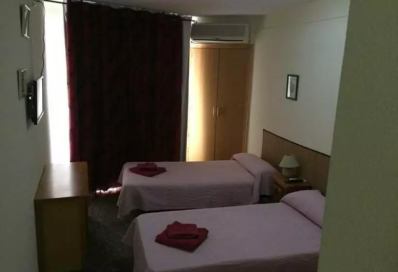 スタンダードトリプルルーム, Hostal L'escaleta