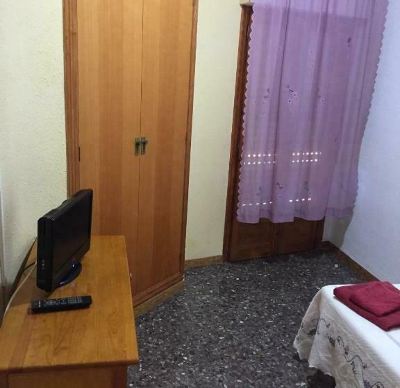 标准单人间, Hostal L'escaleta