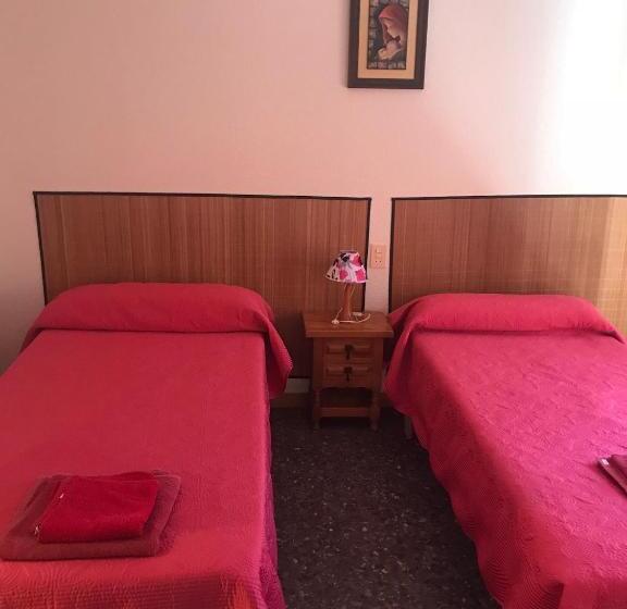 Номер Стандарт, Hostal L'escaleta