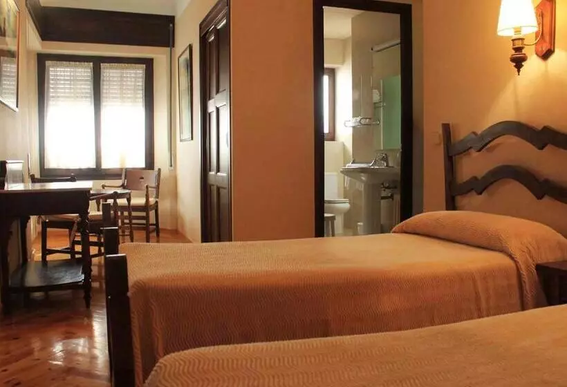 Superior Kolmen Hengen Huone, Hostal Rita Belvedere
