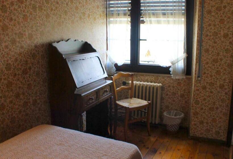 베이직 3인 룸, Hostal Rita Belvedere