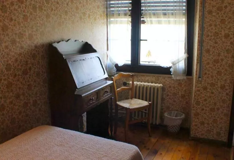 Basic Kolmen Hengen Huone, Hostal Rita Belvedere