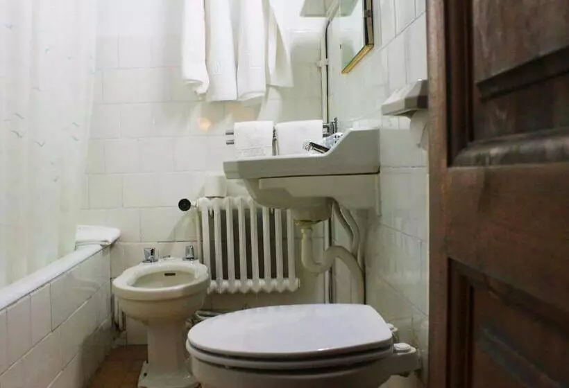 Basic Kolmen Hengen Huone, Hostal Rita Belvedere