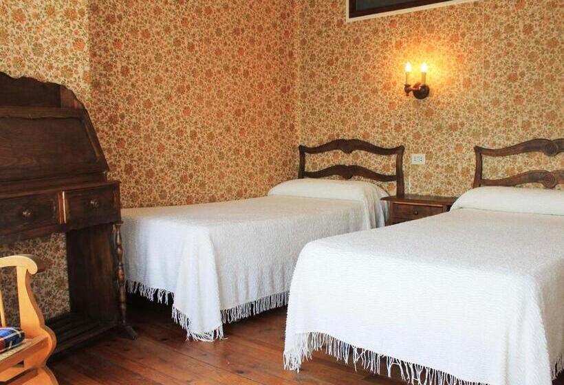 베이직 3인 룸, Hostal Rita Belvedere