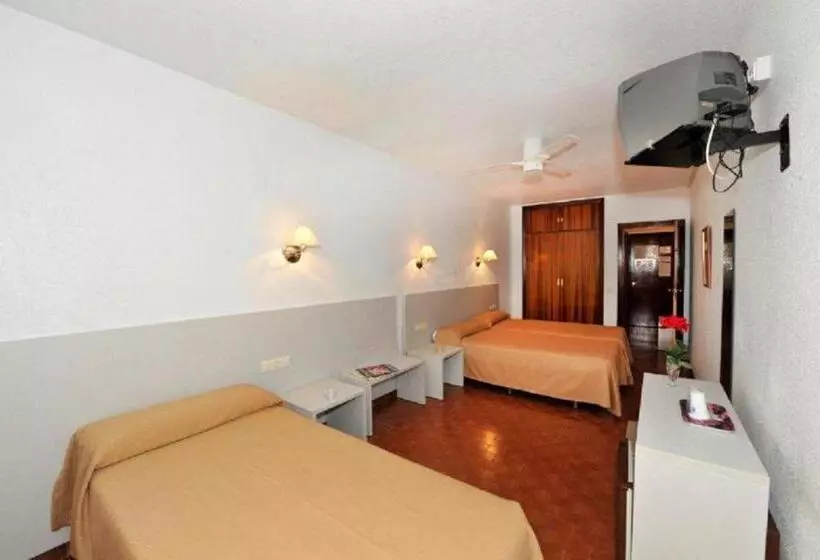 Camera Tripla Standard, Hostal Velilla