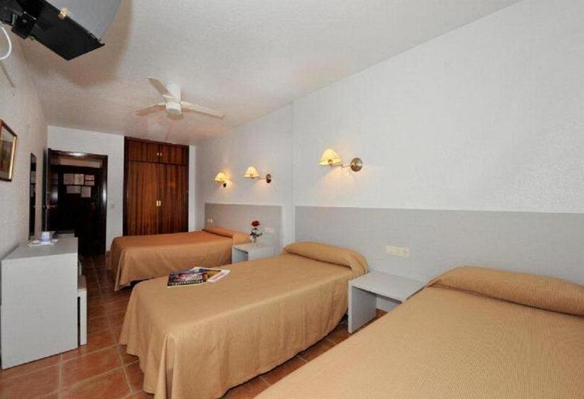 اتاق استاندارد سه نفره, Hostal Velilla