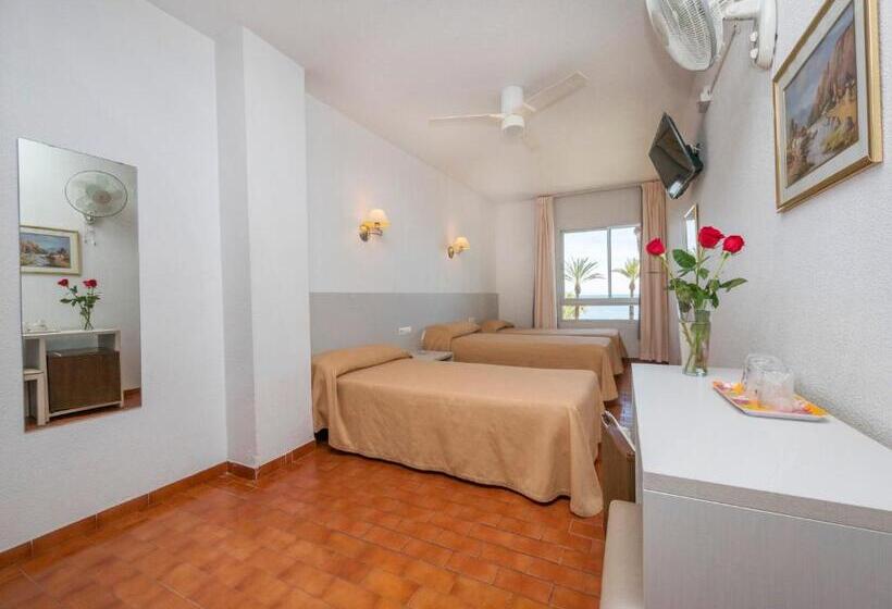 اتاق استاندارد سه نفره, Hostal Velilla