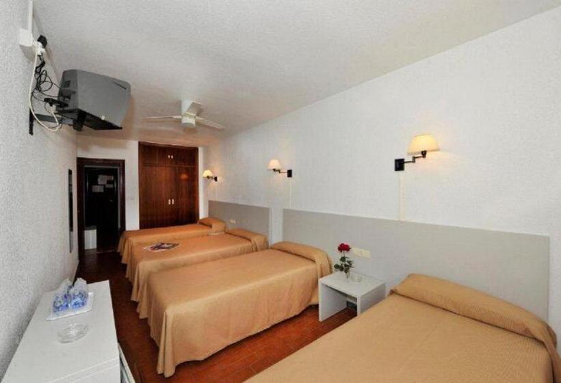 اتاق استاندارد چهار تخته, Hostal Velilla