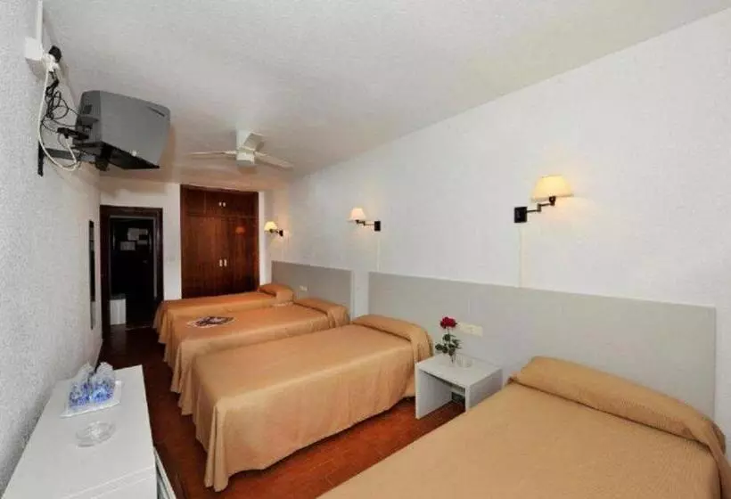 Camera Quadrupla Standard, Hostal Velilla