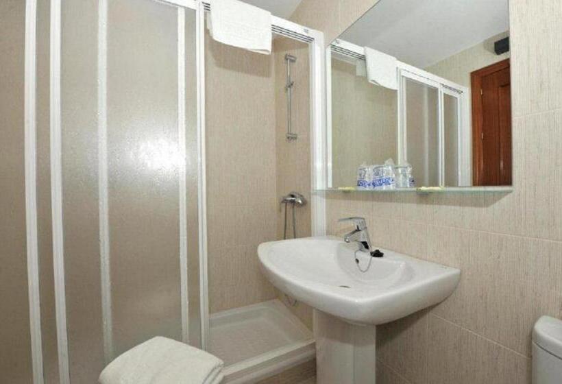 اتاق استاندارد چهار تخته, Hostal Velilla