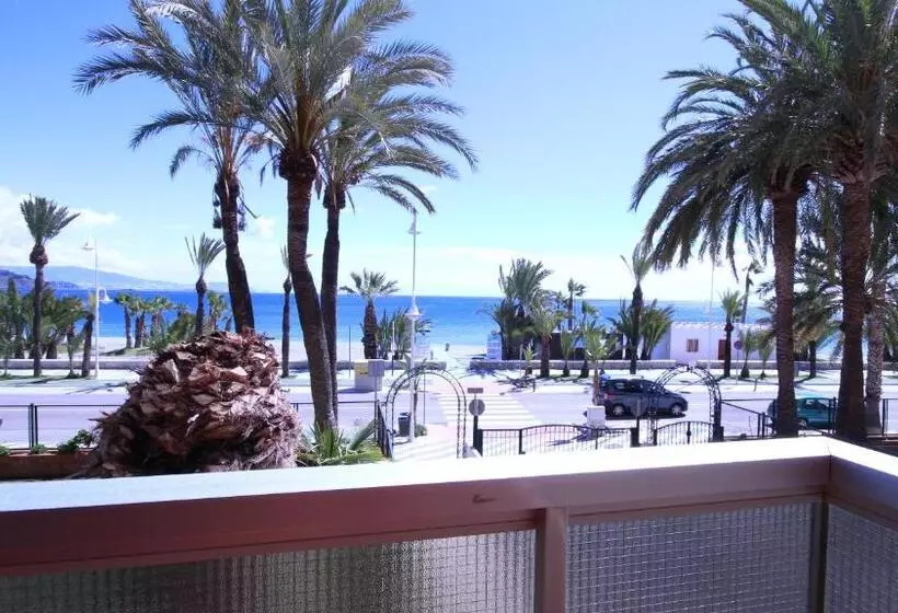 Camera Standard Vista Mare, Hostal Velilla