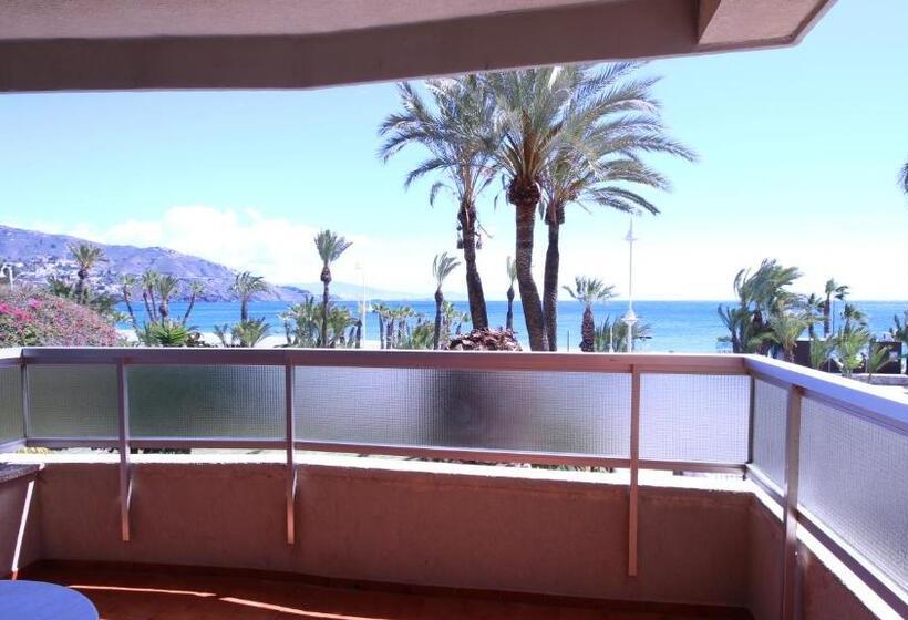 اتاق استاندارد با چشمانداز دریا, Hostal Velilla