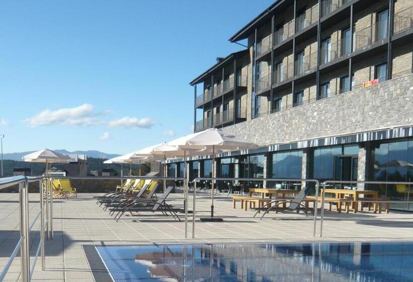 غرفة قياسية رباعية, Hg La Molina