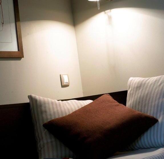 غرفة قياسية رباعية, Hg La Molina