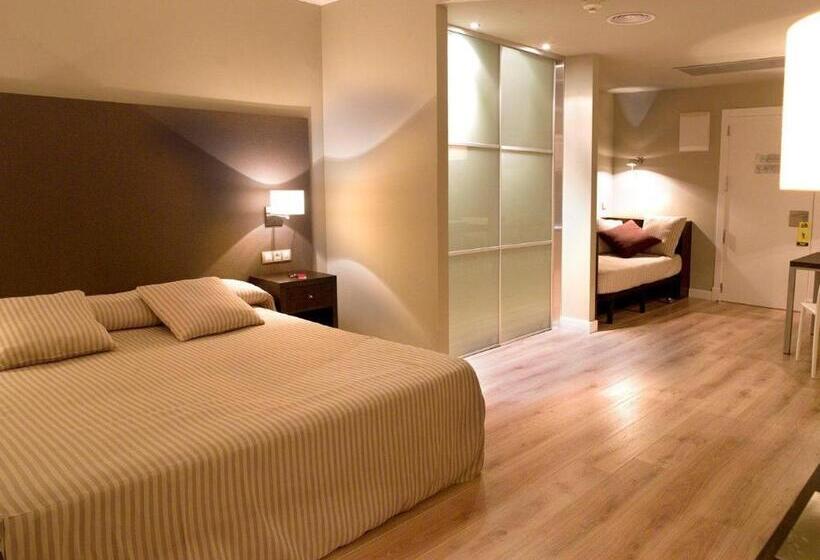 غرفة قياسية رباعية, Hg La Molina