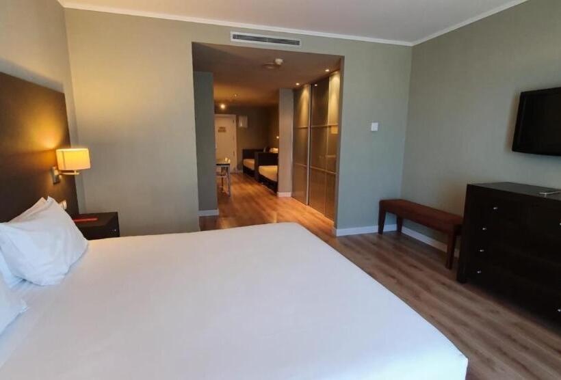 غرفة قياسية رباعية, Hg La Molina