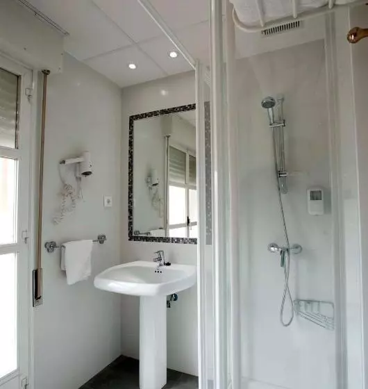 Standard Triple Room, Hostal Hispano