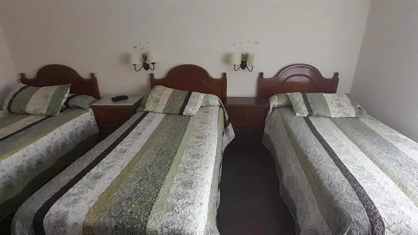 Standard Triple Room, Hostal Hispano