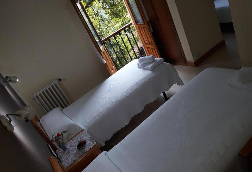 חדר בסיסי לשלושה, Hostal Rural El Campito