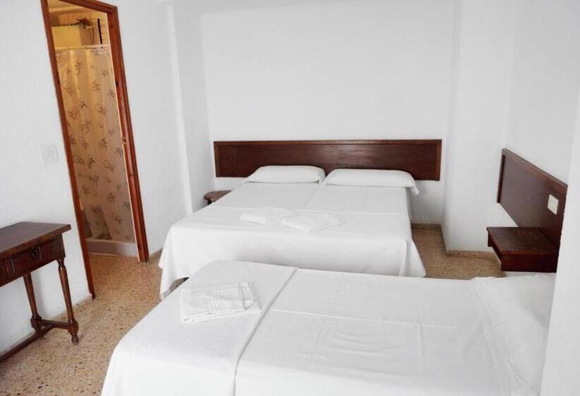 اتاق استاندارد سه نفره, Hostal La Torre