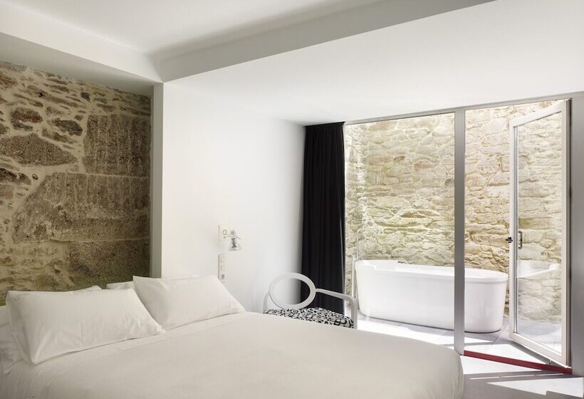 高级大房间, Moure