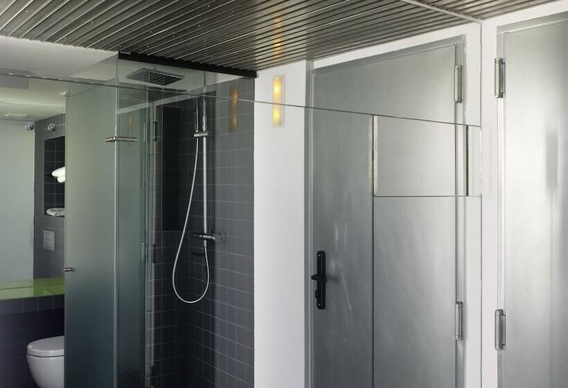 高级大房间, Moure