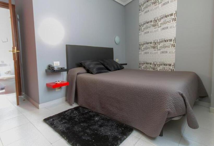 Comfort room with balcony, Pensión La Mar