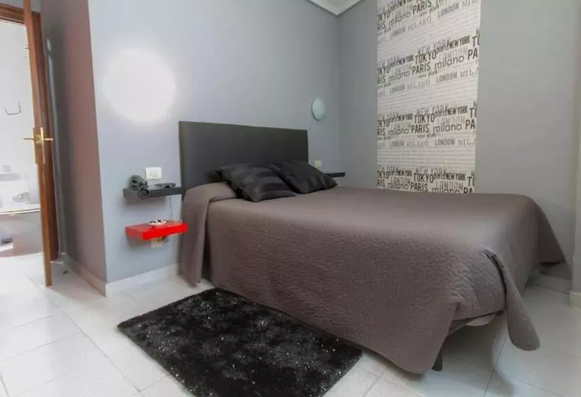 Comfort room with balcony, Pensión La Mar