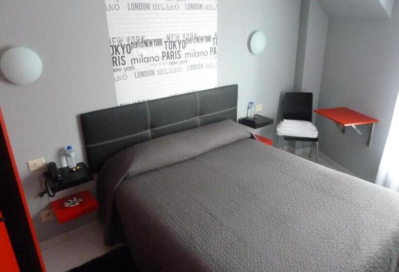 Comfort room with balcony, Pensión La Mar