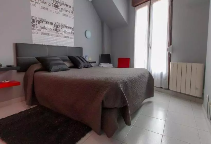 Comfort room with balcony, Pensión La Mar