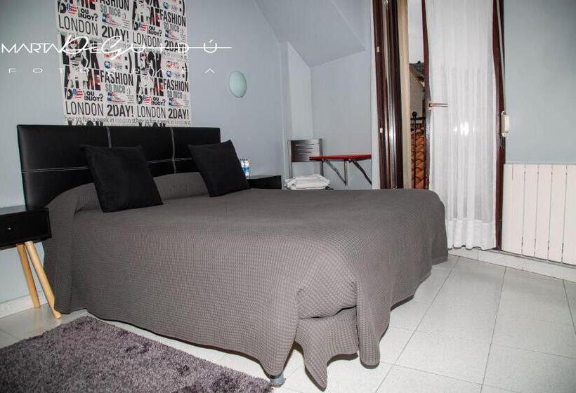 Comfort room with balcony, Pensión La Mar