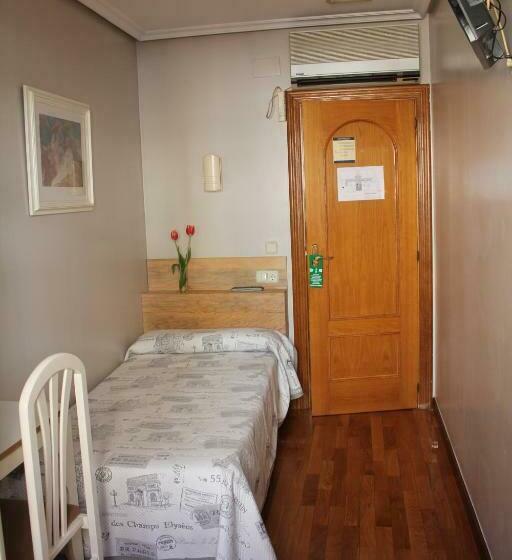 غرفة قياسية فردية, Pensión Lagunak