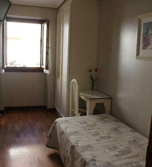 غرفة قياسية فردية, Pensión Lagunak