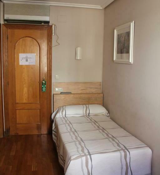 غرفة قياسية فردية, Pensión Lagunak