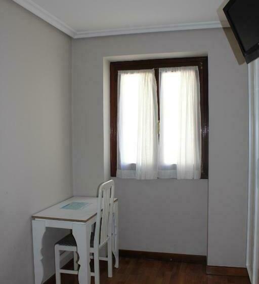 غرفة قياسية فردية, Pensión Lagunak