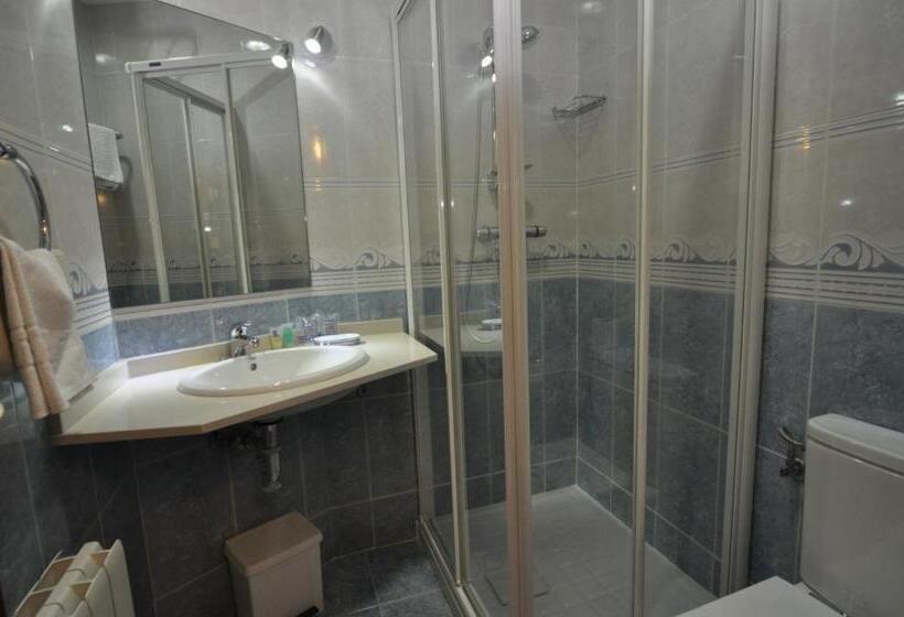 غرفة عائلية مطلّة علي البحر, Pension Alameda