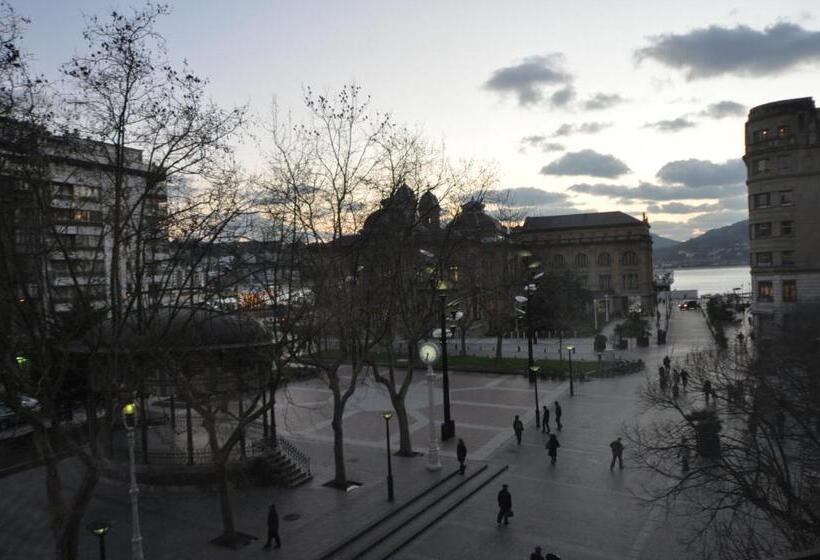 غرفة عائلية مطلّة علي البحر, Pension Alameda