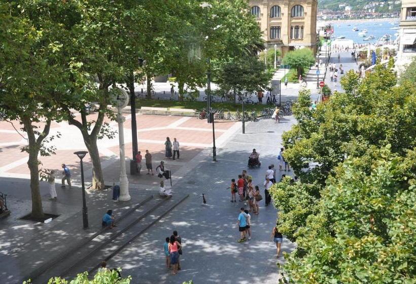 غرفة كلاسيكية مطلّة علي البحر, Pension Alameda