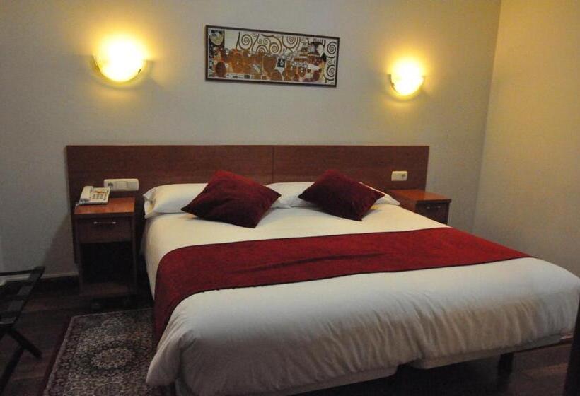 غرفة كلاسيكية مطلّة علي البحر, Pension Alameda