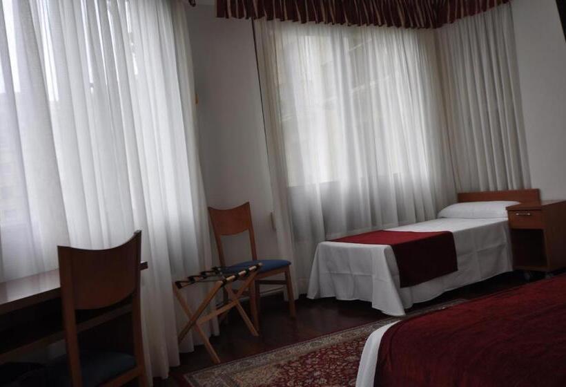 غرفة عائلية مطلّة علي البحر, Pension Alameda