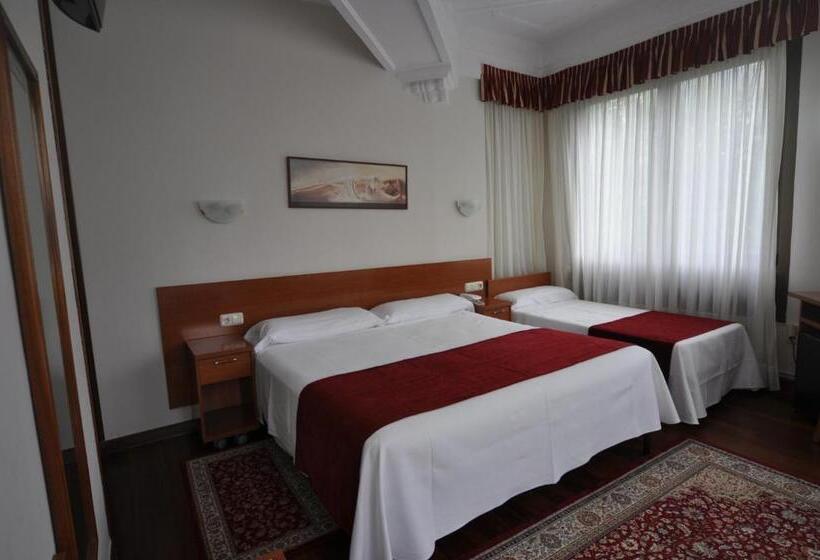 غرفة عائلية مطلّة علي البحر, Pension Alameda