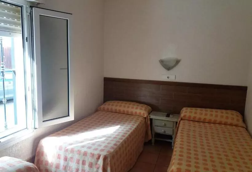 ルームシェアのワンベッド, Pension El Patio