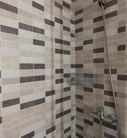 اتاق استاندارد سه نفره, Pension Mesones