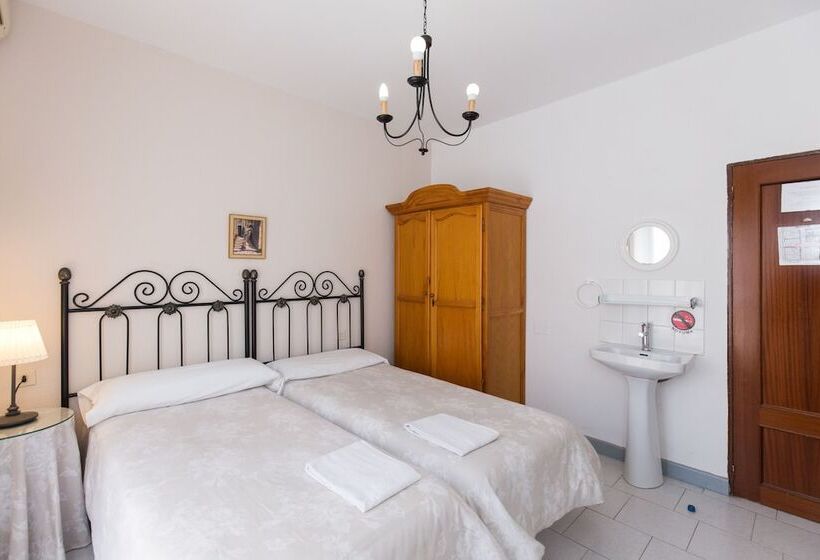 اتاق استاندارد با سرویس بهداشتی مشترک, Pension Mesones