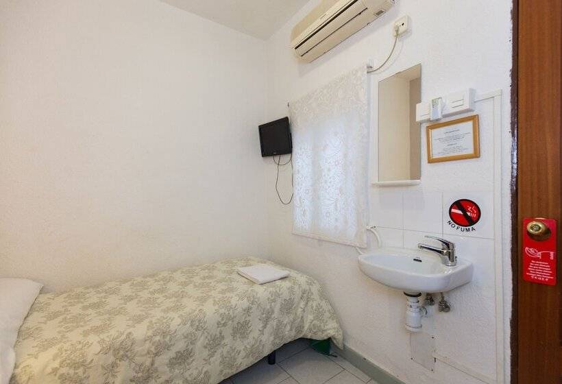 اتاق استاندارد یک تخته با سرویس بهداشتی مشترک, Pension Mesones