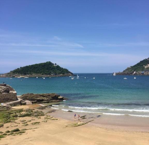 带阳台的三人标准间, Pension Urkia