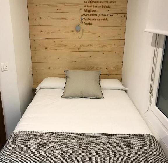 标准单人间, Pension Urkia