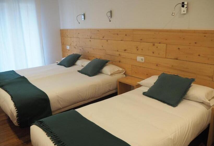 带阳台的三人标准间, Pension Urkia