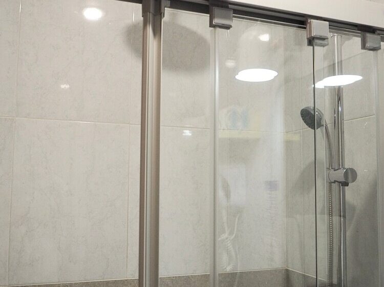 标准单人间, Pension Urkia