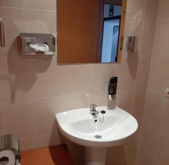 חדר סטנדרט לשלושה, Hostal Tierramar